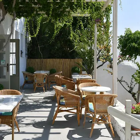 Mary 2* Naousa (Paros)